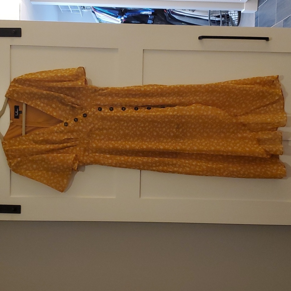 Lulu's yellow floral dress
